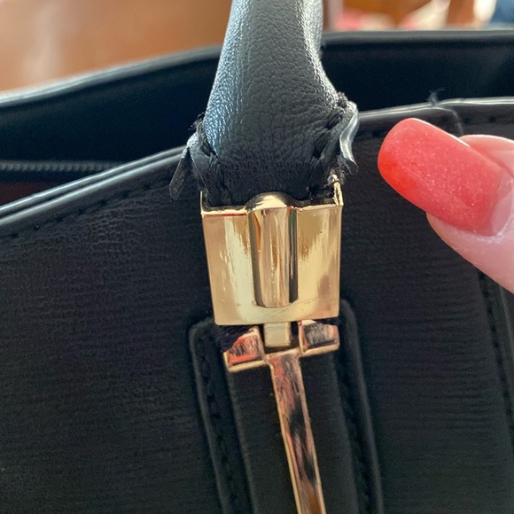 Vintage black PU woman’s tope hand bag with gold tone trim outside zip pocket - Picture 14 of 17